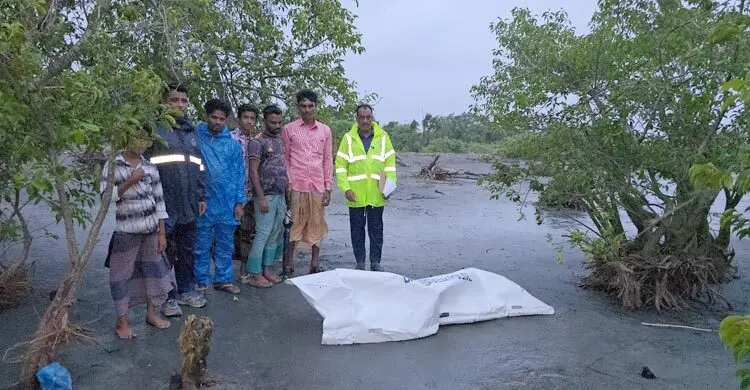 সৈকতে যুবকের অর্ধগলিত মরদেহ উদ্ধার, গেঞ্জিতে লেখা ‘ইসলামী যুব আন্দোলন’