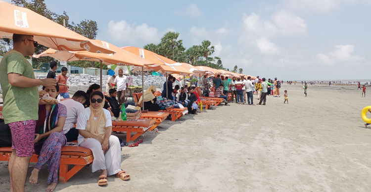 কাঙ্ক্ষিত পর্যটক নেই কুয়াকাটায়