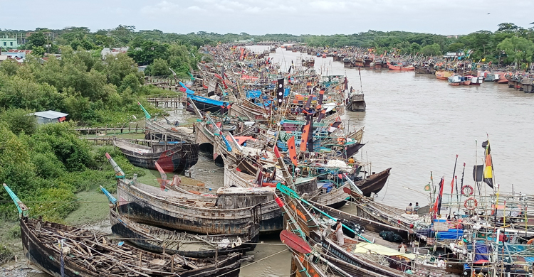 তিন দিনের মাথায় ফের খালি হাতে ফিরতে হলো জেলেদের