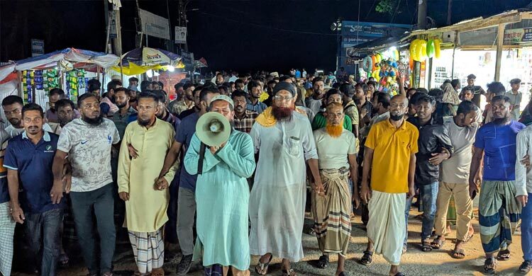 ইউএনও’র বদলির খবরে আনন্দ মিছিল, মিষ্টি বিতরণ
