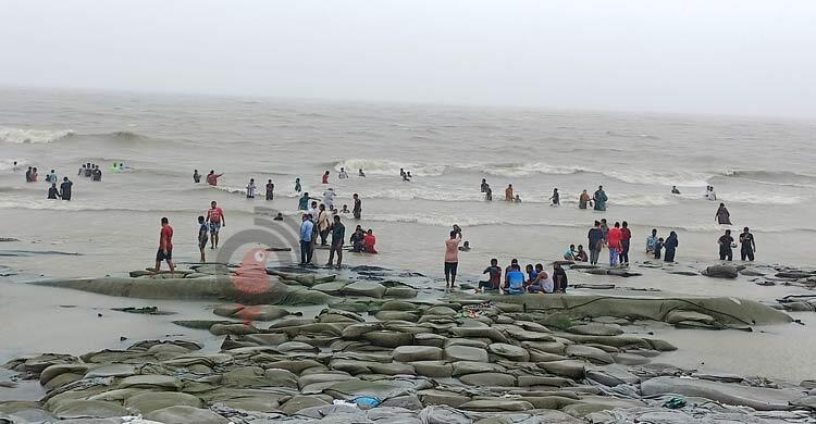 বিরূপ আবহাওয়ার নেতিবাচক প্রভাবে বিপর্যস্ত জনজীবন