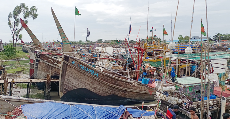 তিন দিনের মাথায় ফের খালি হাতে ফিরতে হলো জেলেদের