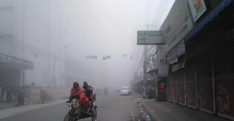 কুয়াশায় ঢাকা ঢাকা