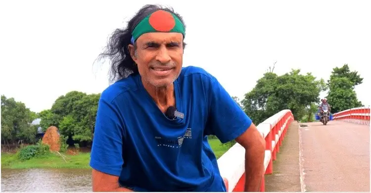 ‘শুনলাম অনেক জায়গায় বাস ভাড়া নিতে চাচ্ছে না, যাত্রীরা জোর করে দিচ্ছে’