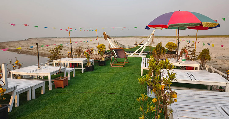 ব্রহ্মপুত্র নদে হাওরের প্রমোদতরি &lsquo;মাস্তুল&rsquo;