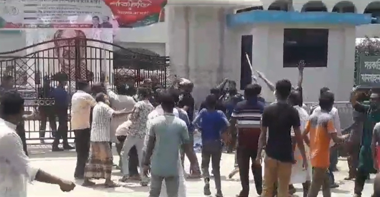 কুড়িগ্রামে জাতীয় পার্টির পদবঞ্চিতদের সড়ক অবরোধ