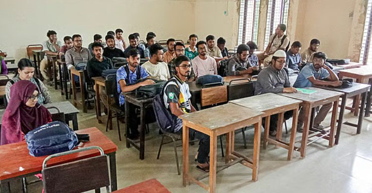 অচল কুয়েট সচল করতে আর কত অপেক্ষা?