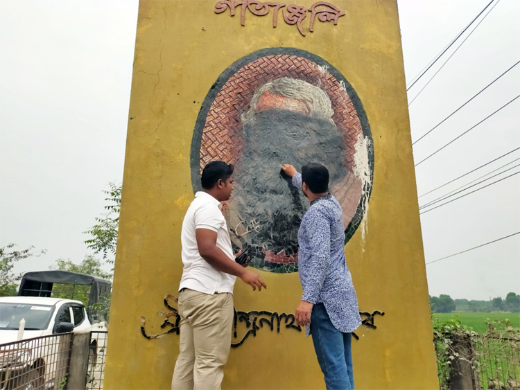 কুমারখালীতে রবীন্দ্রনাথের ম্যুরালে কালি লাগিয়ে ছবি বিকৃতি