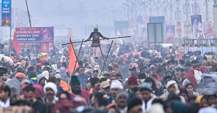 India opens Kumbh Mela, expecting 400 million pilgrims