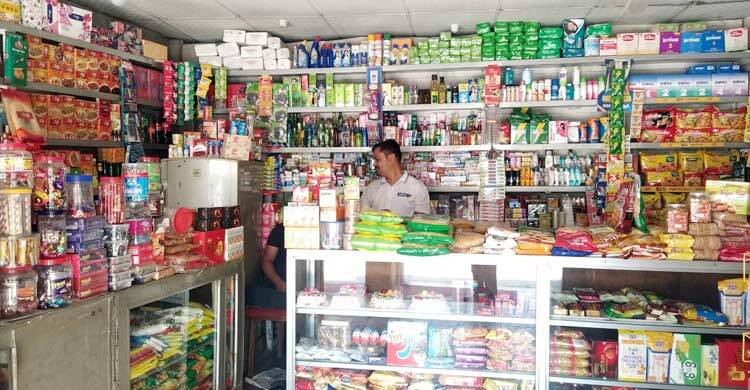 বাজারে নেই বোতলজাত সয়াবিন তেল, একে অপরকে দুষছে ব্যবসায়ী-কোম্পানি