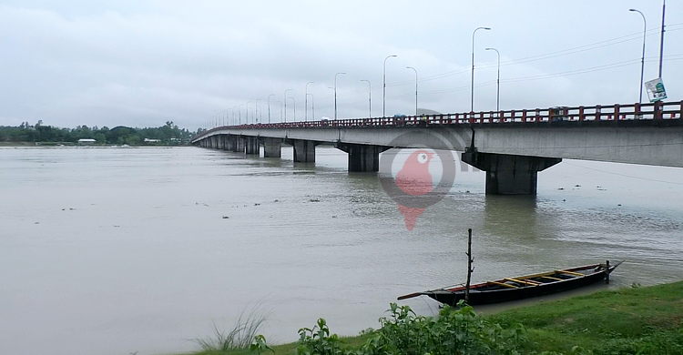 কুড়িগ্রামে বাড়ছে নদ-নদীর পানি, বন্যা আতঙ্কে মানুষ