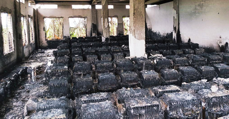 অতিরিক্ত চার্জে সৌরবিদ্যুতের ব্যাটারি বিস্ফোরণে অগ্নিকাণ্ড