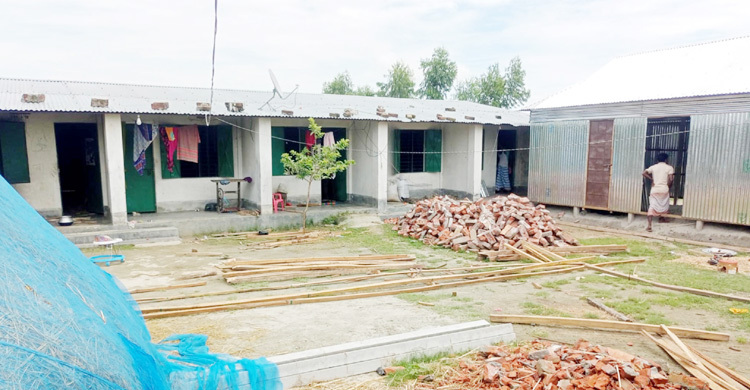 সাবেক বিএনপি নেতার বিরুদ্ধে আশ্রয়ণ প্রকল্পের ঘর দখলের অভিযোগ