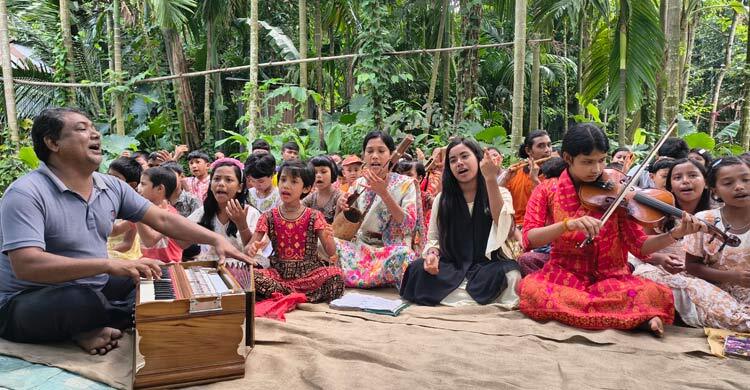 লোকগান চর্চার আঁতুড়ঘর ‘মায়ের তরী গুরুগৃহ’