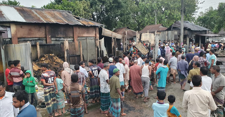 কুড়িগ্রামে বাজারে আগুন, ৮ দোকান পুড়ে ছাই