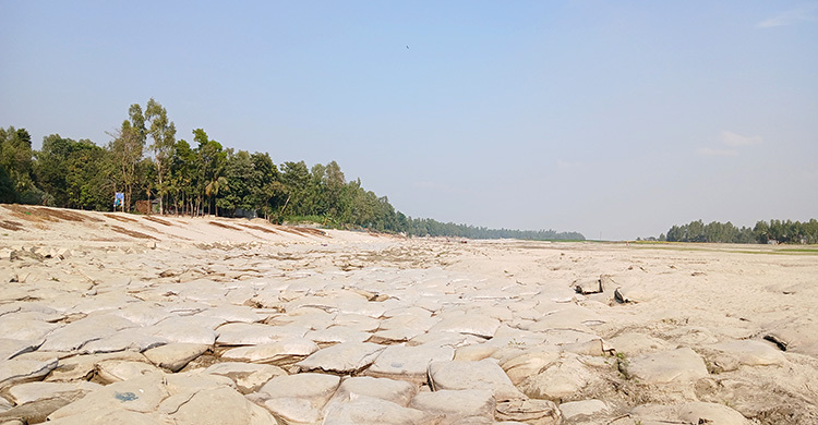 ‘নদী মারার’ প্রকল্পে দুধকুমার এখন মৃতপ্রায়