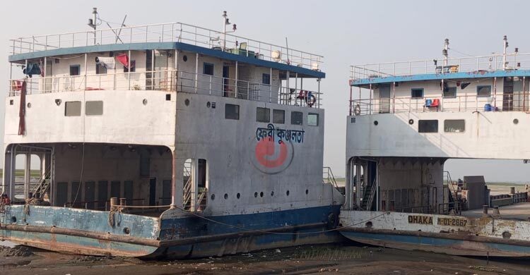 নাব্য সংকটের অজুহাতে কাটছে না ১০ জেলার মানুষের দুর্ভোগ