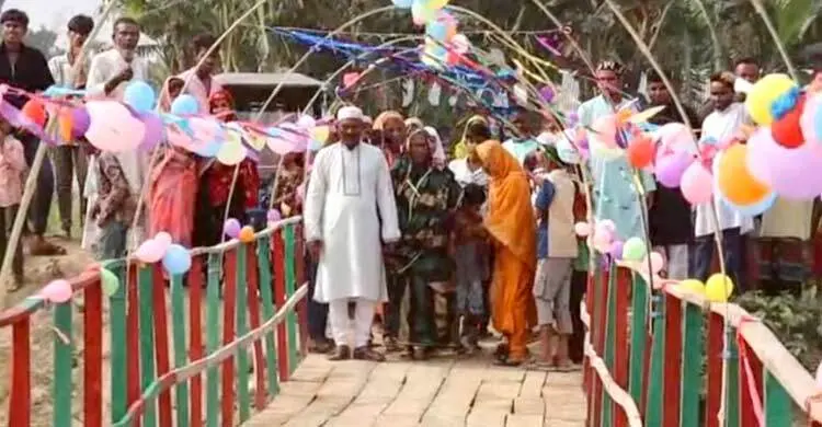 ২৫ বছরের সঞ্চয় ও মোটরসাইকেল বিক্রি করে সেতু নির্মাণ করলেন দিনমজুর