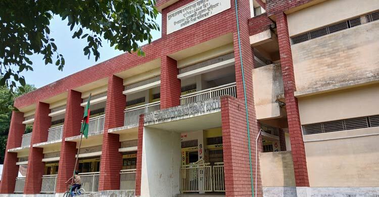 ৫ শিক্ষার্থীর জন্য ৩ শিক্ষক!