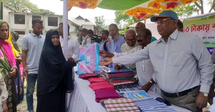কুড়িগ্রামে ১০ টাকায় মিলছে শাড়ি-লুঙ্গি