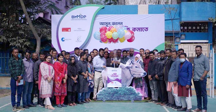 কুড়িগ্রামে গরু-মহিষের বিমা বিষয়ক প্রকল্পের উদ্বোধনী অনুষ্ঠিত হয়েছে। বিমার অন্তর্ভুক্ত গরু-মহিষ দুর্ঘটনায় মারা গেলে কৃষক ক্ষতিপূরণ পাবেন বলে জানিয়েছেন বিমা কর্মকর্তারা