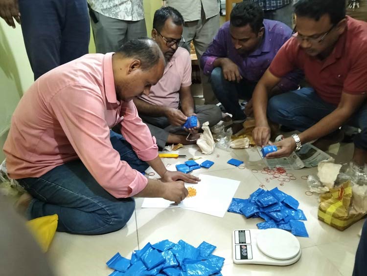 কুরিয়ারে আসা ২০ হাজার পিস ইয়াবা জব্দ