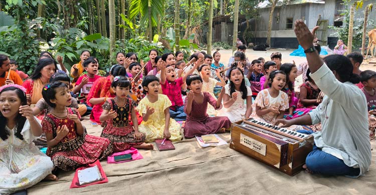 লোকগান চর্চার আঁতুড়ঘর ‘মায়ের তরী গুরুগৃহ’