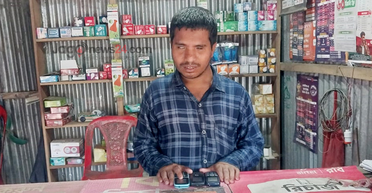 এলাকার ১০ হাজার ফোন নম্বর মুখস্থ দৃষ্টি প্রতিবন্ধী মিজানের