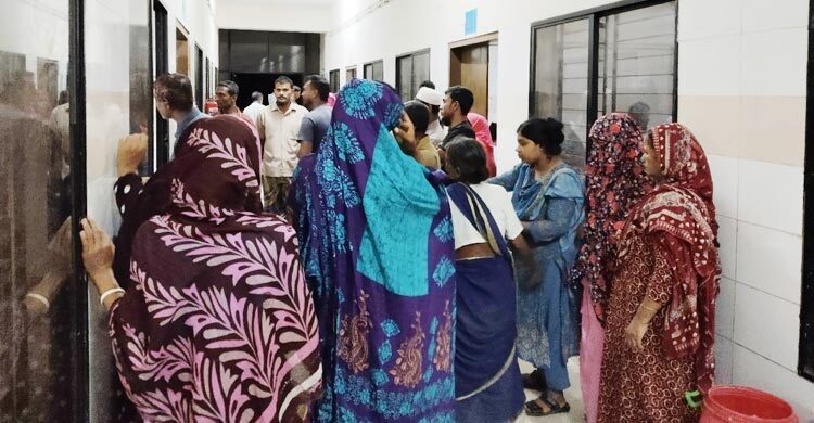 আধাঘণ্টা পেরিয়ে গেলেও আসেনি ডাক্তার-নার্স, রোগীর মৃত্যুর অভিযোগ