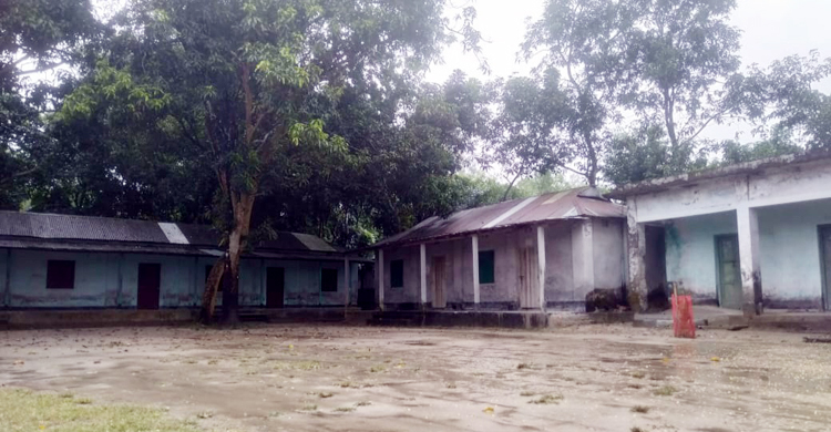 নিয়োগ পরীক্ষায় ডেকে অনুপস্থিত কর্তৃপক্ষ