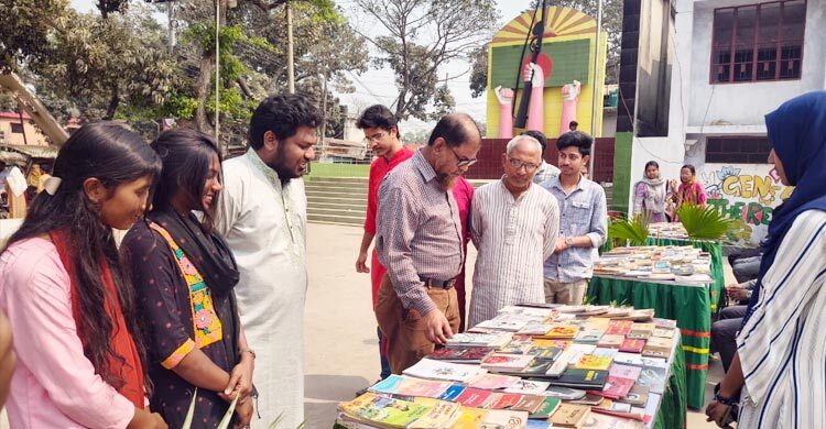পুরোনো বইয়ের বিনিময়ে নতুন বই উৎসব