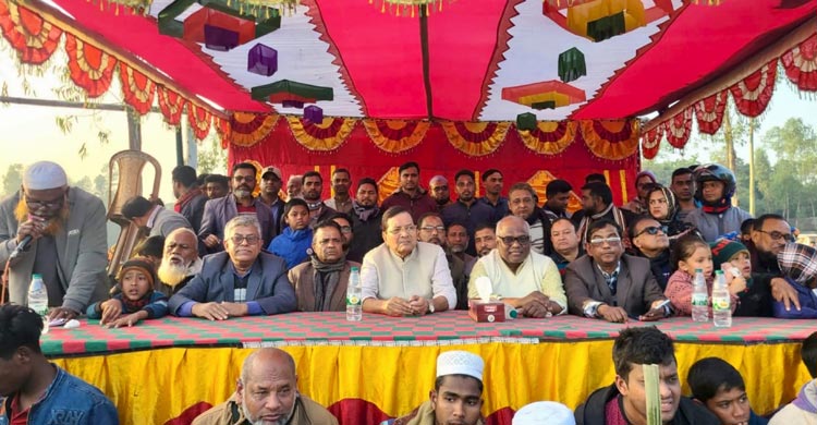 ঐতিহ্যবাহী ঘোড়দৌড় প্রতিযোগিতা দেখলেন কয়েক হাজার দর্শক