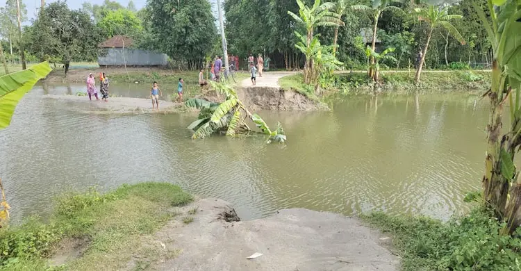 কালভার্ট ধসে পড়ে যোগাযোগ বিচ্ছিন্ন, বিপাকে ৫ শতাধিক পরিবার