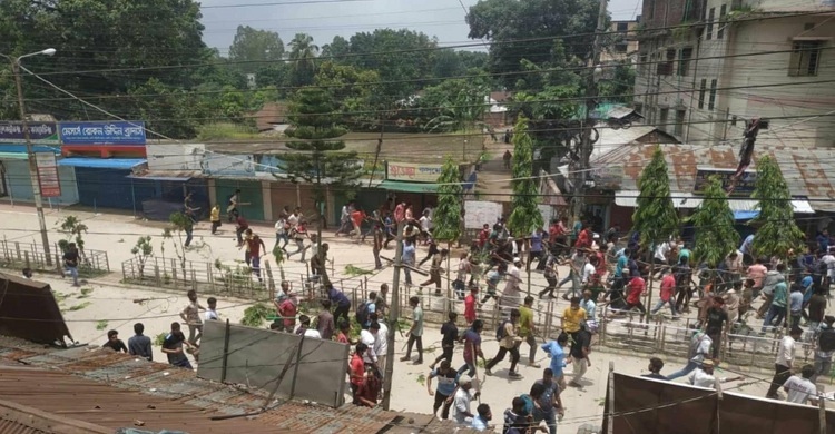 জেলা আওয়ামী লীগের সভাপতি-সাধারণ সম্পাদকসহ আহত ৫০