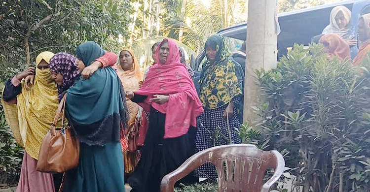 নির্বাক শহীদ শান্তর অন্তঃসত্ত্বা স্ত্রী, পাগলপ্রায় মমিনুলের মা