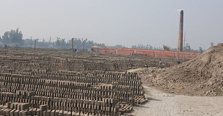 ১০৮ ইটভাটার ৭০টিই অবৈধ, ধোঁয়া-ছাইয়ে বিপন্ন জনজীবন