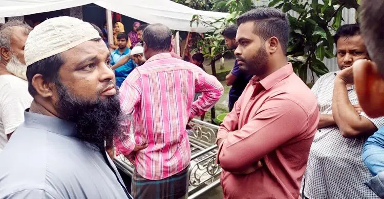 চি‌কিৎসা নিয়ে বা‌ড়ি ফেরার পথে বাবা-‌মেয়েসহ ৫ জনের মৃত্যু