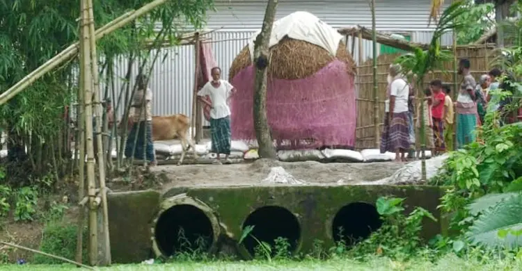 কালভার্টের মুখ বন্ধ করে বাড়ি, ডুবেছে স্কুল-রাস্তা-ফসলি জমি