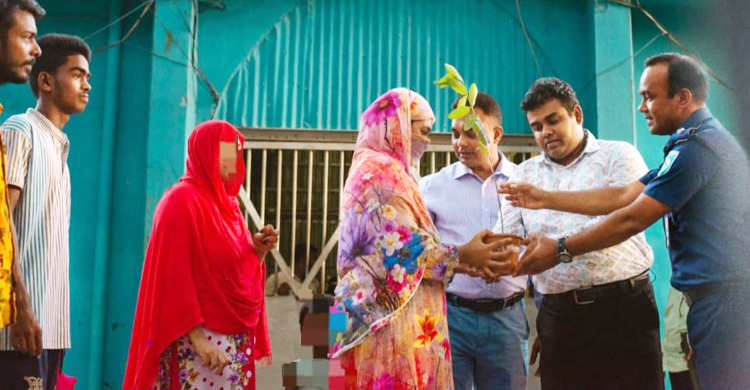 ‘কোনদিন শুনিনাই, জেল থাকি বারাইলে মানুষ গাছ দেয়’