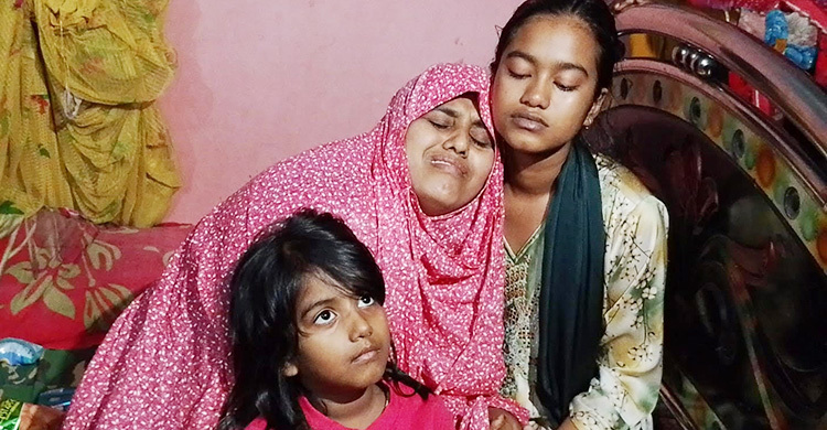 নির্বাক শহীদ শান্তর অন্তঃসত্ত্বা স্ত্রী, পাগলপ্রায় মমিনুলের মা