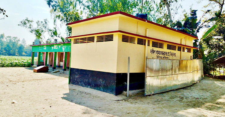 ভোটকেন্দ্র সংস্কার কাজে নয়ছয়, অর্থ আত্মসাতের অ‌ভিযোগ