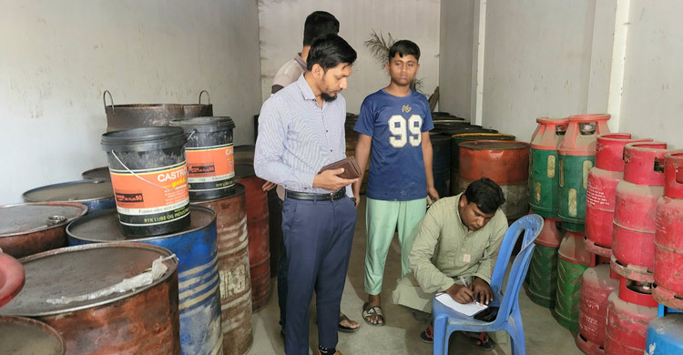 কুড়িগ্রামে তেল মজুতের অভিযোগে ব্যবসায়ীকে জরিমানা