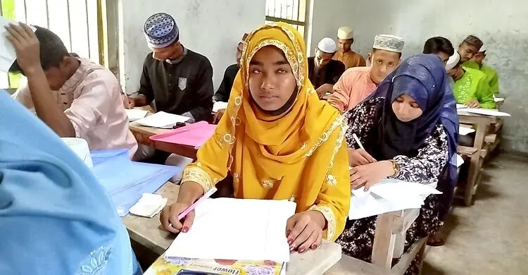 কেন্দ্রে বিশেষ সহায়তা না পাওয়ার অভিযোগ দৃষ্টি প্রতিবন্ধী মিতুর