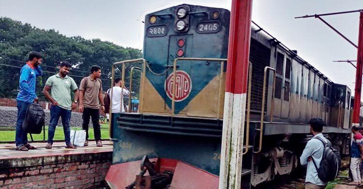 দীর্ঘ ১২ ঘণ্টা পর কুড়িগ্রামের সঙ্গে রেল যোগাযোগ স্বাভাবিক