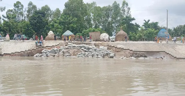 বাঁধ ধসে কাজে আসছে না জিও ব্যাগ, আতঙ্কে এলাকাবাসী