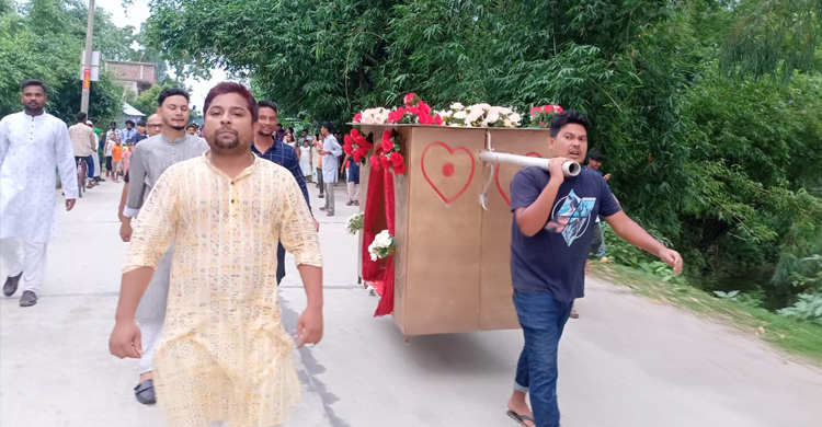 দাদার ইচ্ছা পূরণে পালকিতে বউ নিয়ে এলেন নাতি