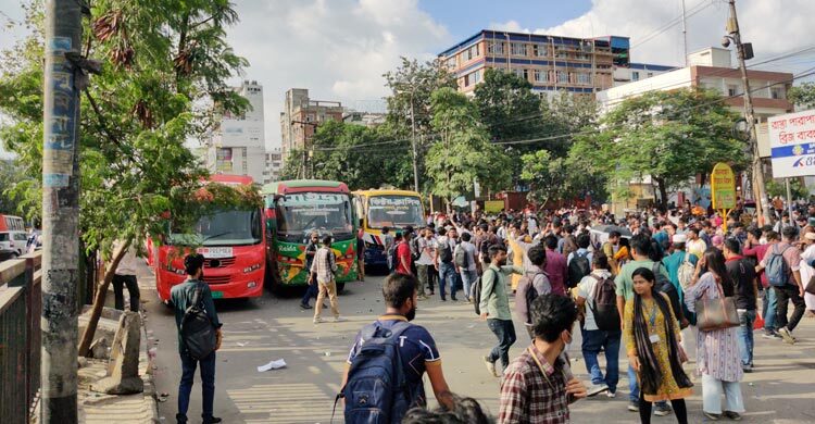 ৫ ঘণ্টা পর প্রগতি সরণিতে যান চলাচল শুরু