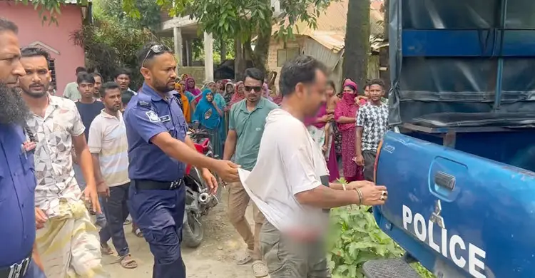 কুষ্টিয়ায় আগ্নেয়াস্ত্র-গুলিসহ আটক যুবককে গণপিটুনি