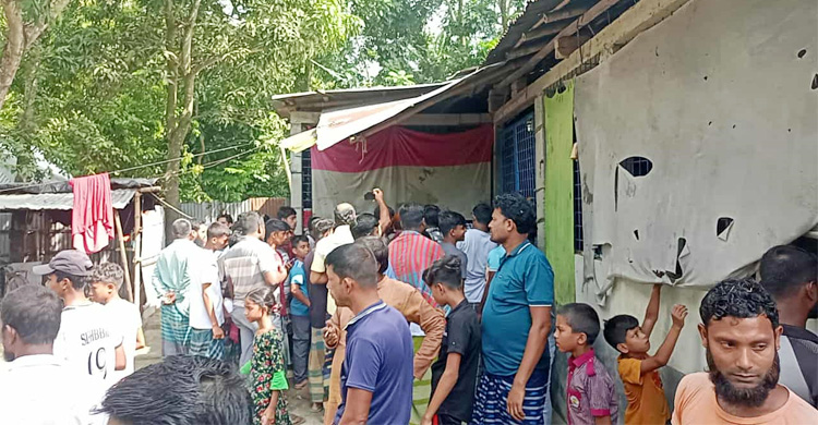 চোর ছেড়ে দিলো পুলিশ, বিক্ষুব্ধ জনতার বাড়ি ঘেরাও