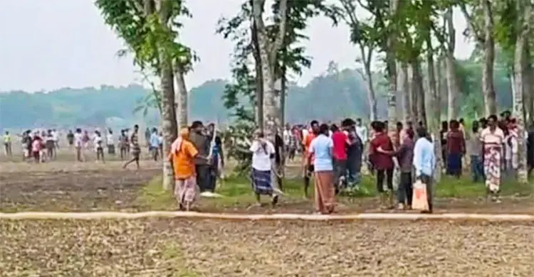 কবরস্থানের গাছ বিক্রি নিয়ে দুই গ্রামবাসীর সংঘর্ষ, আহত ২০